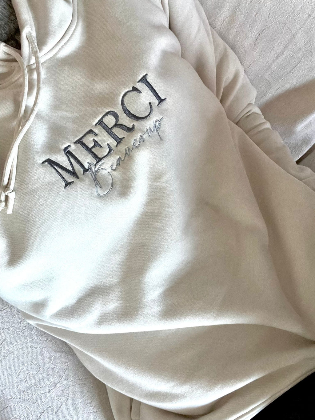 Sudadera con capucha "merci beaucoup”