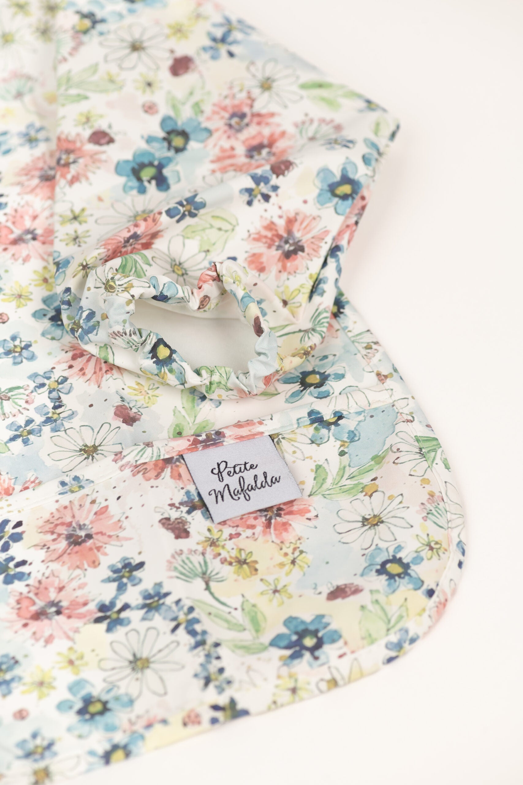 Babero impermeable con mangas