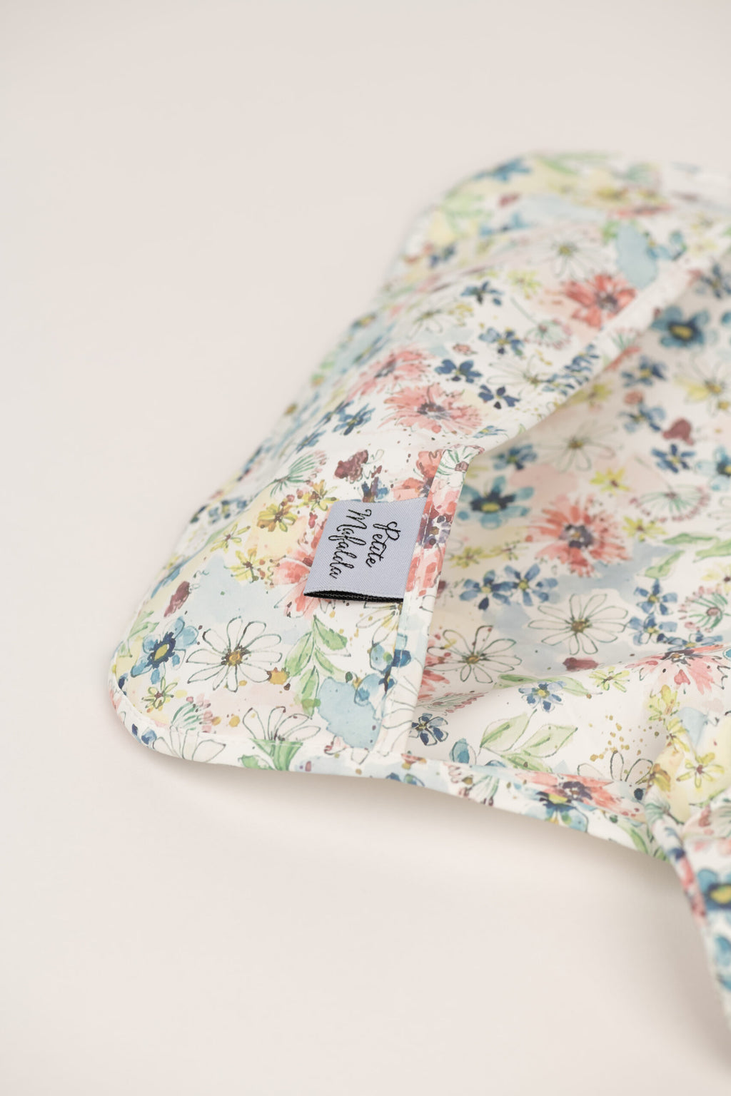 Babero impermeable con mangas