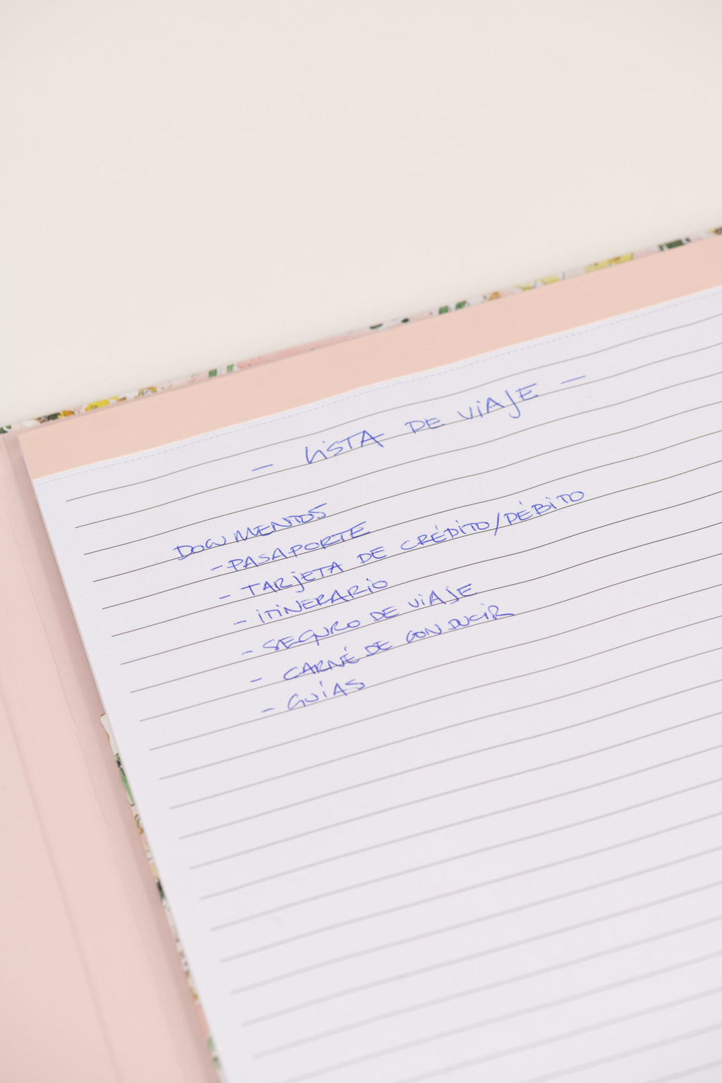 Carpeta con bloc de notas