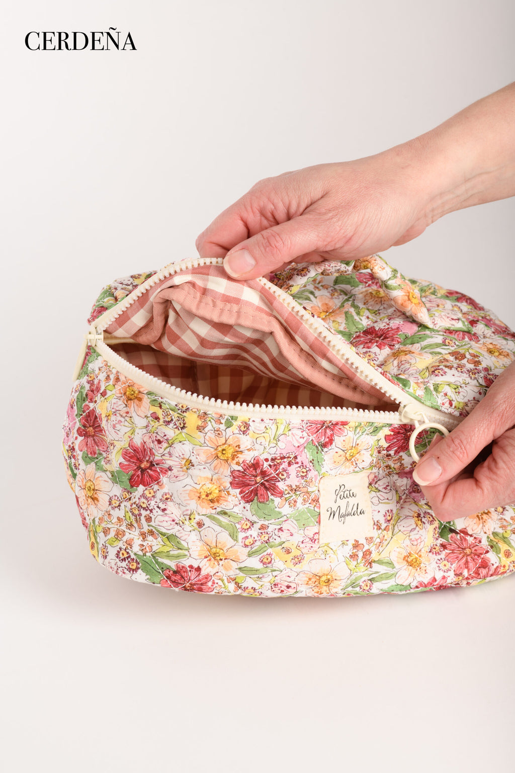 Neceser acolchado con asa